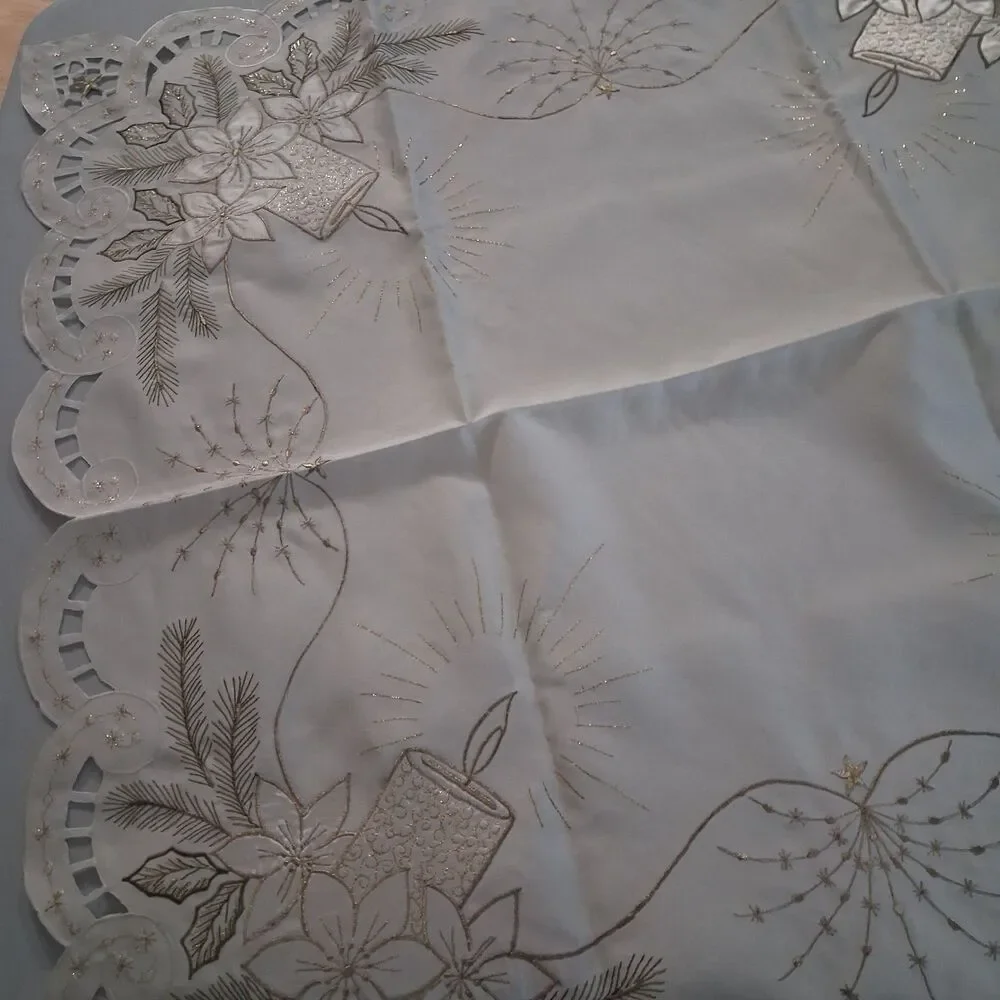 Vintage Christmas Tablecloth 33